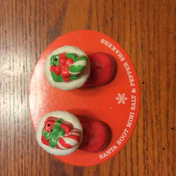 Santa boots salt and pepper shakers by Hallmark - Picture 2 of 5